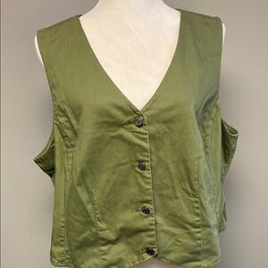 Sofia by Sofia Vergara Green Sleeveless Button Down Top